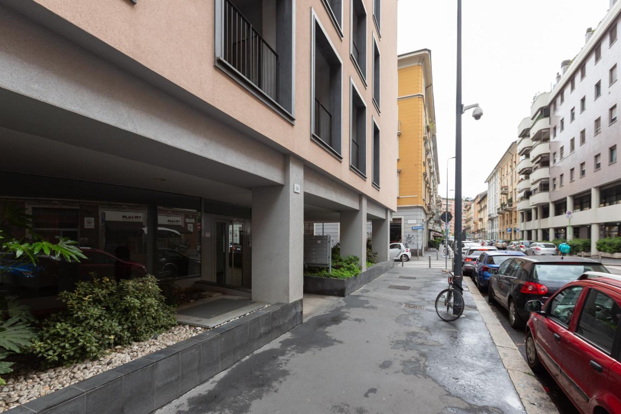 Easytopstay - Porta Nuova Bright And Roomy Flat, Milan