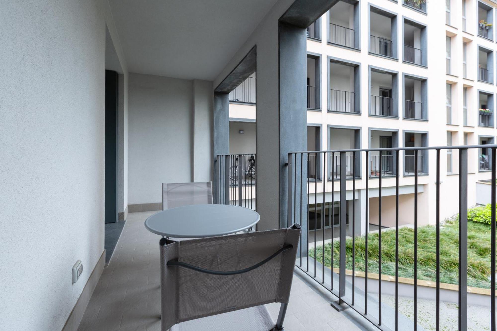 Easytopstay - Porta Nuova Bright And Roomy Flat — Photos 1
